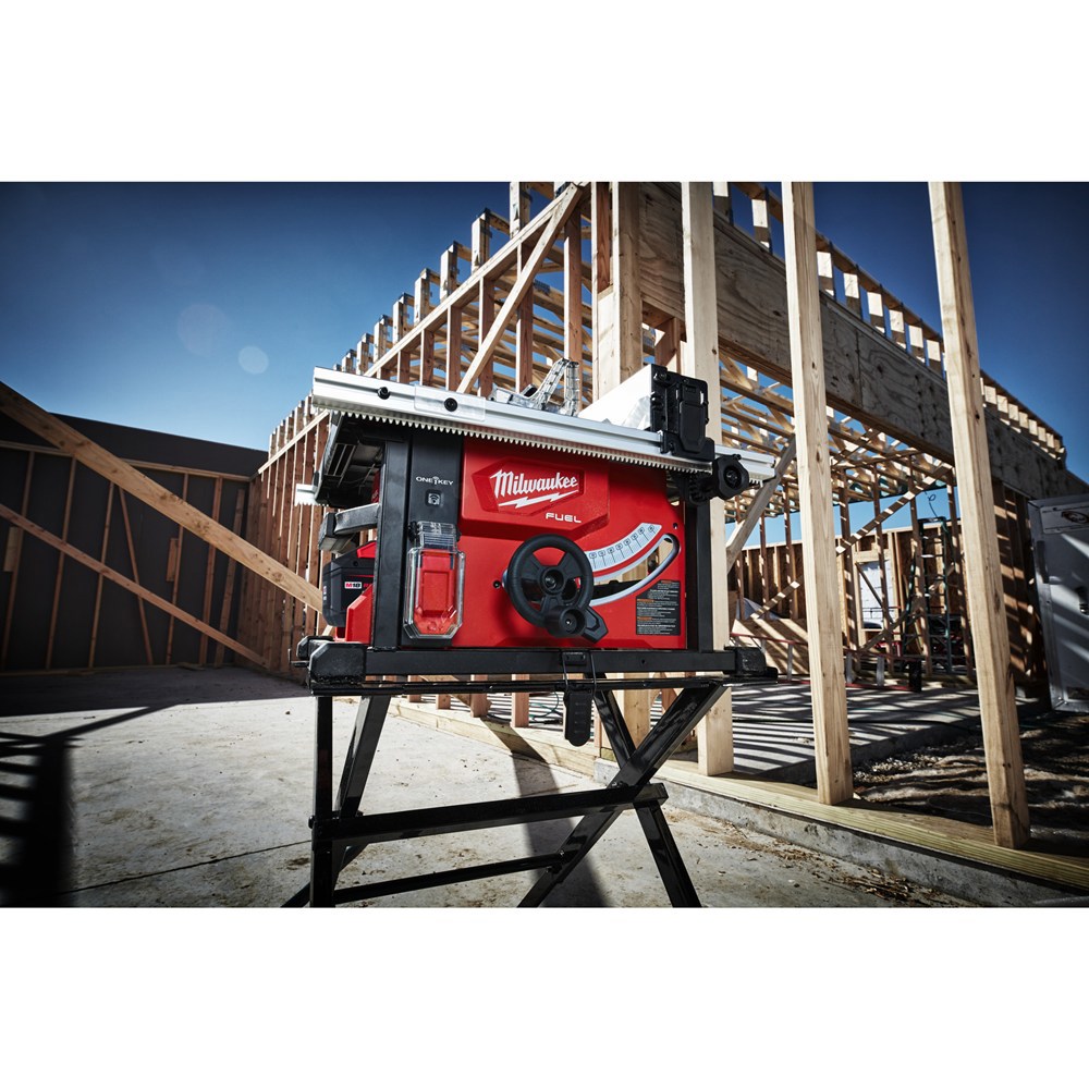 accu tafelzaagmachine milwaukee 210mm-9