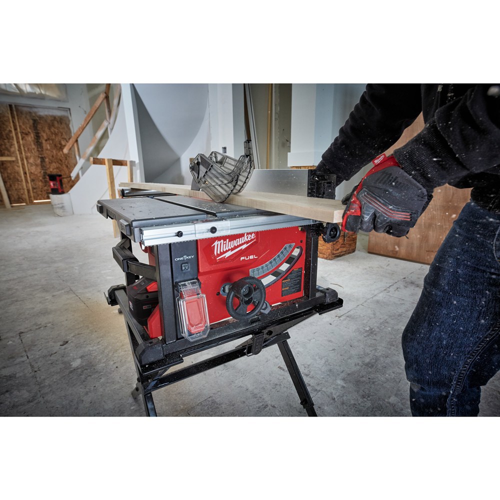 accu tafelzaagmachine milwaukee 210mm-13