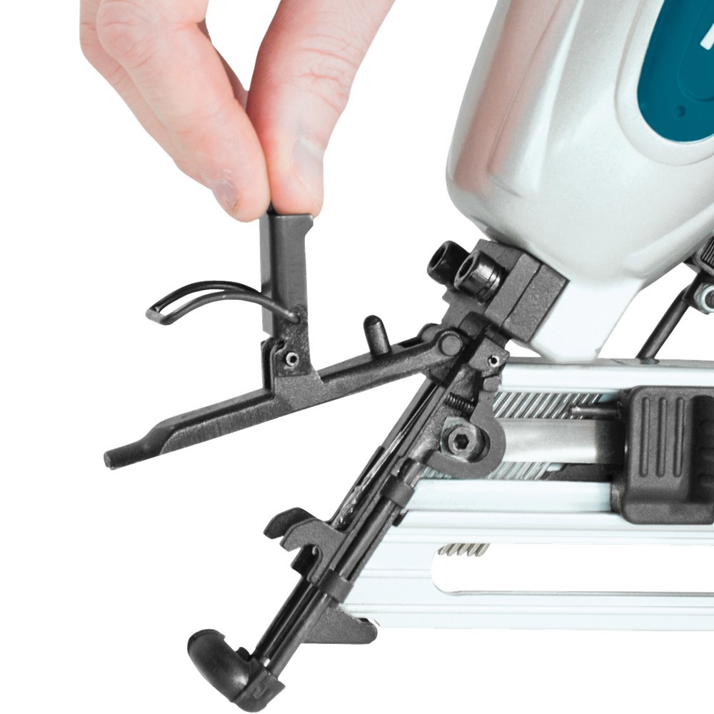 bradtacker makita 8bar-6