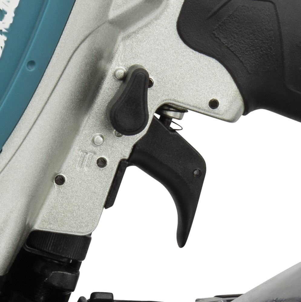 constructietacker makita 8bar-5