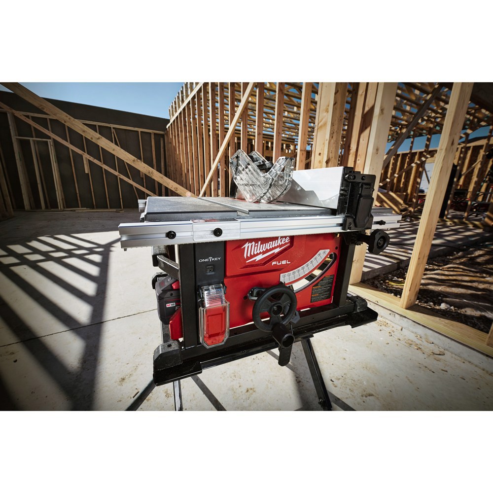 accu tafelzaagmachine milwaukee 210mm-10