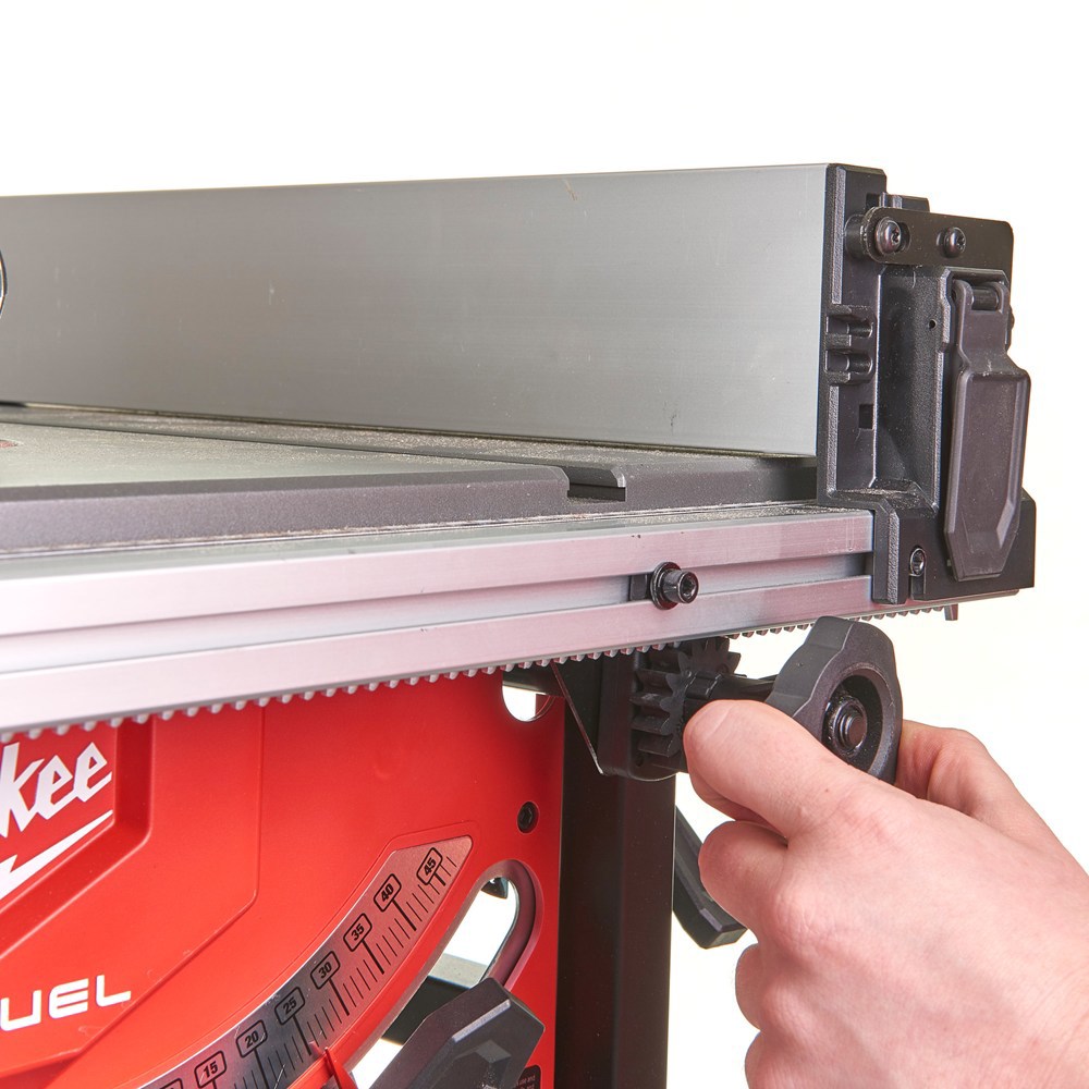 accu tafelzaagmachine milwaukee 210mm-6